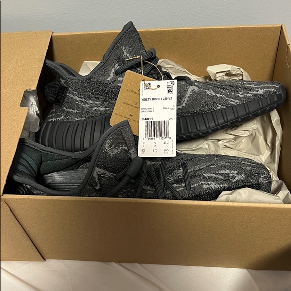 Yeezy Boost 350 V2 - Picture 1 of 4